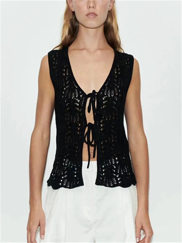 French Ladies Sleeveless Solid Color Knitted Vest Sweater Women Crochet Hollow Out V-Neck Lace Up Tank Top Summer 2024 New
French Ladies Sleeveless Solid Color Knitted Vest Sweater Women Crochet Hollow Out V-Neck Lace Up Tank Top Summer 2024 New