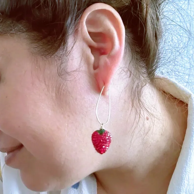 Sweet Zircon Strawberry Ear Hook Earrings Creative Fruit Earring Pendientes Mujer Nuevo En Jewlery Ear Rings Aretes Colgantes
Sweet Zircon Strawberry Ear Hook Earrings Creative Fruit Earring Pendientes Mujer Nuevo En Jewlery Ear Rings Aretes Colgantes