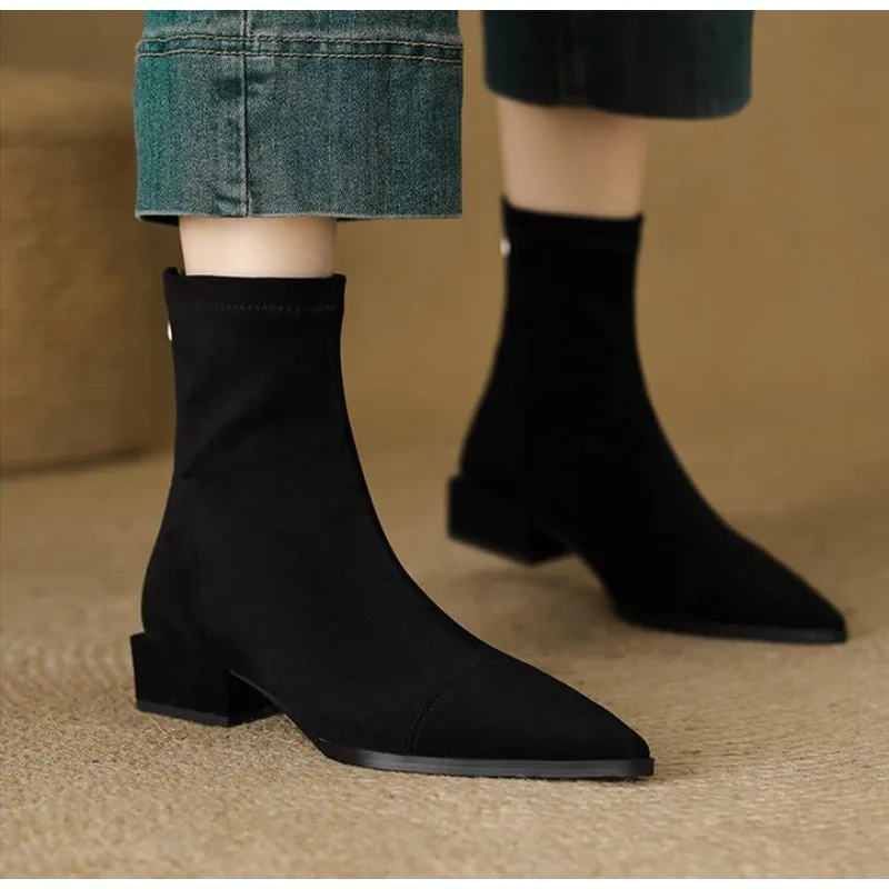 Plus-size Women's Boots 2026 Winter Fashion Pointed-toe Design Short Boots with Zippers on The Back Slim Low-heeled Nude Boots
Plus-size Women's Boots 2026 Winter Fashion Pointed-toe Design Short Boots with Zippers on The Back Slim Low-heeled Nude Boots