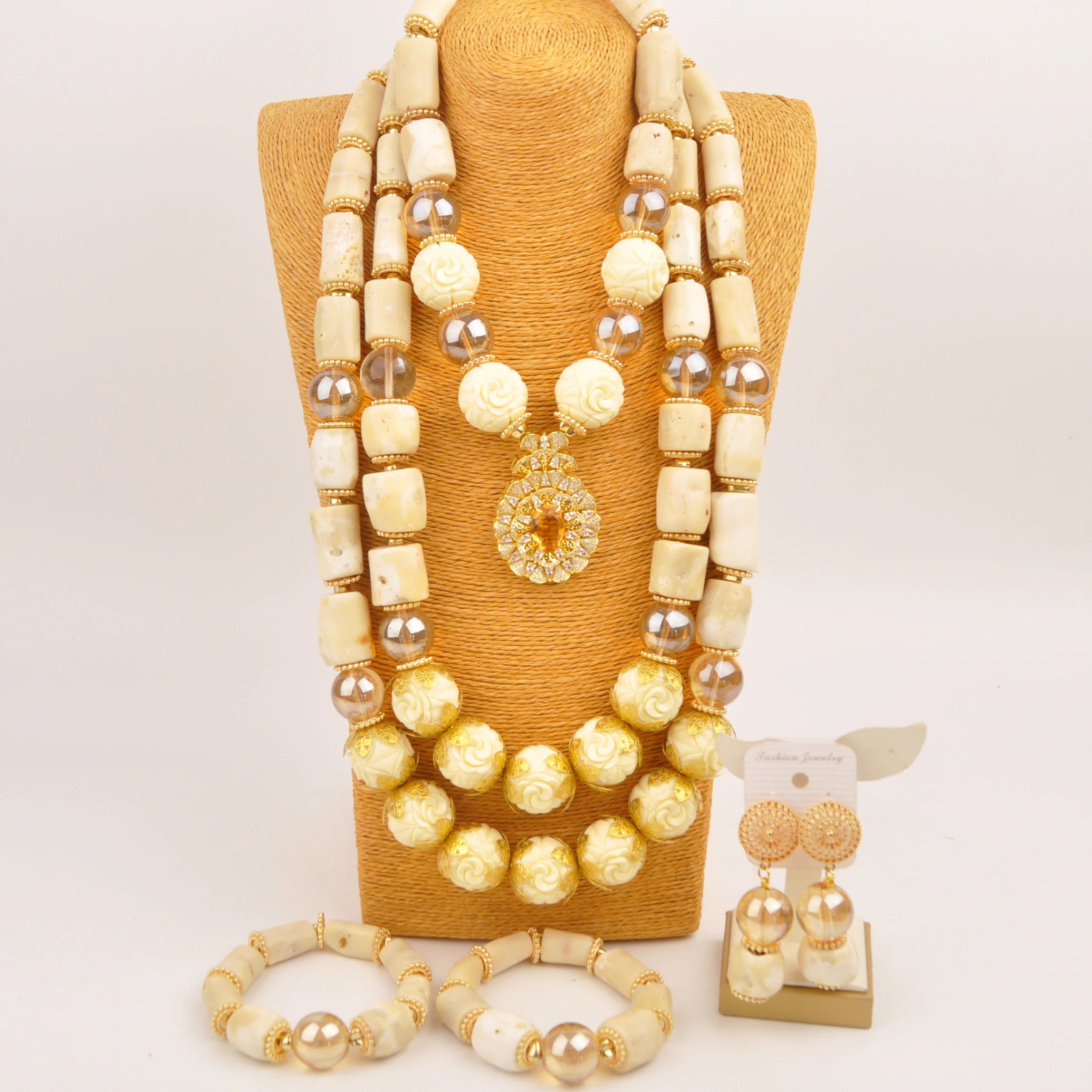 Fashion African Wedding Banquet Accessories Nigerian Coral Bead Bride Jewelry Sets
Fashion African Wedding Banquet Accessories Nigerian Coral Bead Bride Jewelry Sets