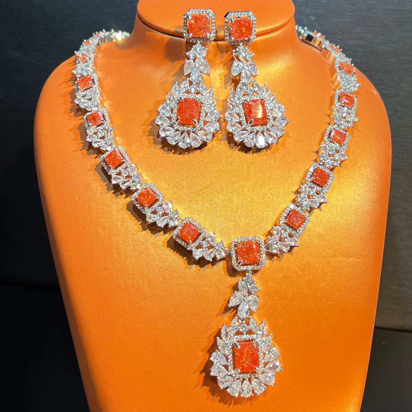 Women's New Flower Zircon Multicolor Jewelry Necklace and Earring Set
Women's New Flower Zircon Multicolor Jewelry Necklace and Earring Set