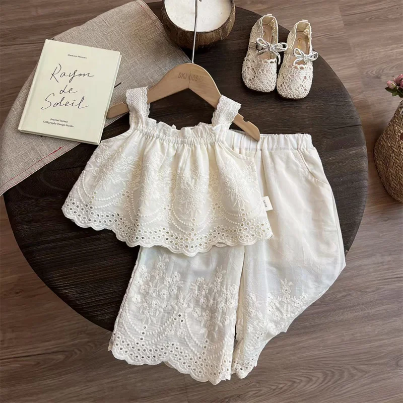 Girls2026Spring and summer new children's clothing, cute forest-style lace trim set with camisole and wide-leg pants two-piece t
Girls2026Spring and summer new children's clothing, cute forest-style lace trim set with camisole and wide-leg pants two-piece t