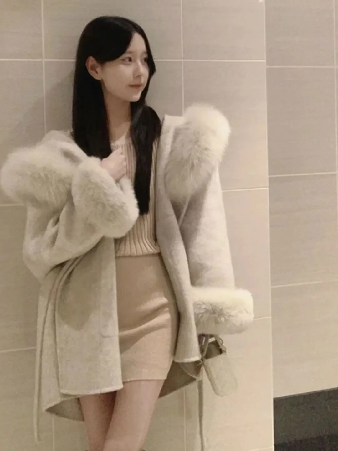 Korean Sle ort Woolen Coat Faionable Tied Waist Design Warmth Casual Wear for Young Women in Winter Season
Korean Sle ort Woolen Coat Faionable Tied Waist Design Warmth Casual Wear for Young Women in Winter Season