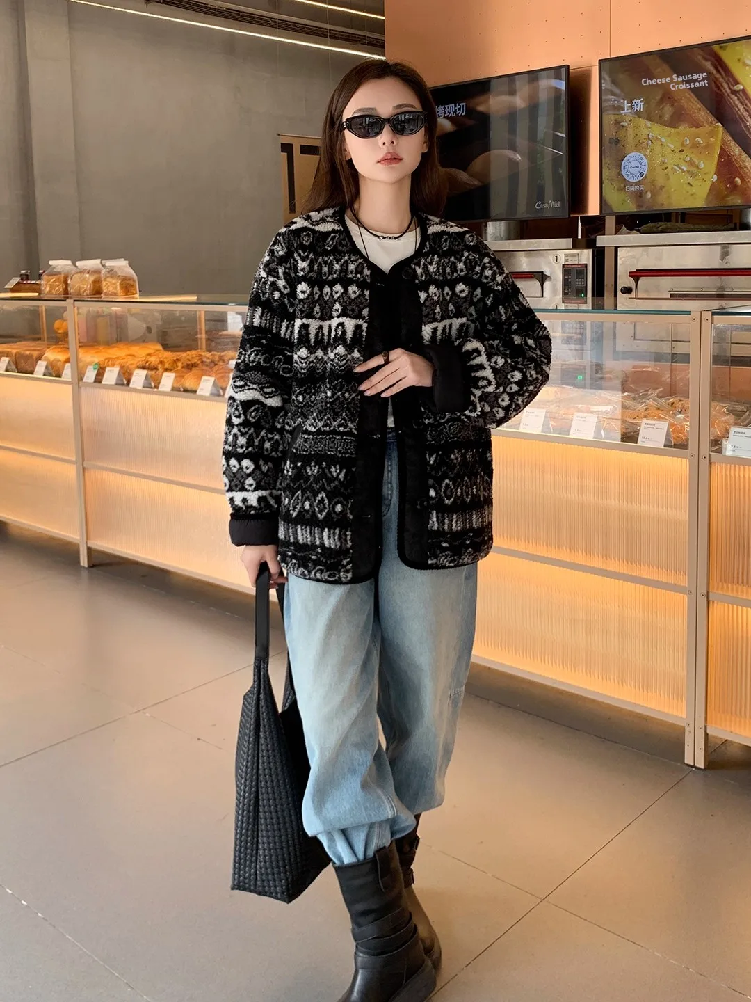 Loose Fit Faux Fur Vest Jaet Retro Fair Isle Design Casual Sle for Men And Women Autumn Winter New Arrival Bulk Size
Loose Fit Faux Fur Vest Jaet Retro Fair Isle Design Casual Sle for Men And Women Autumn Winter New Arrival Bulk Size