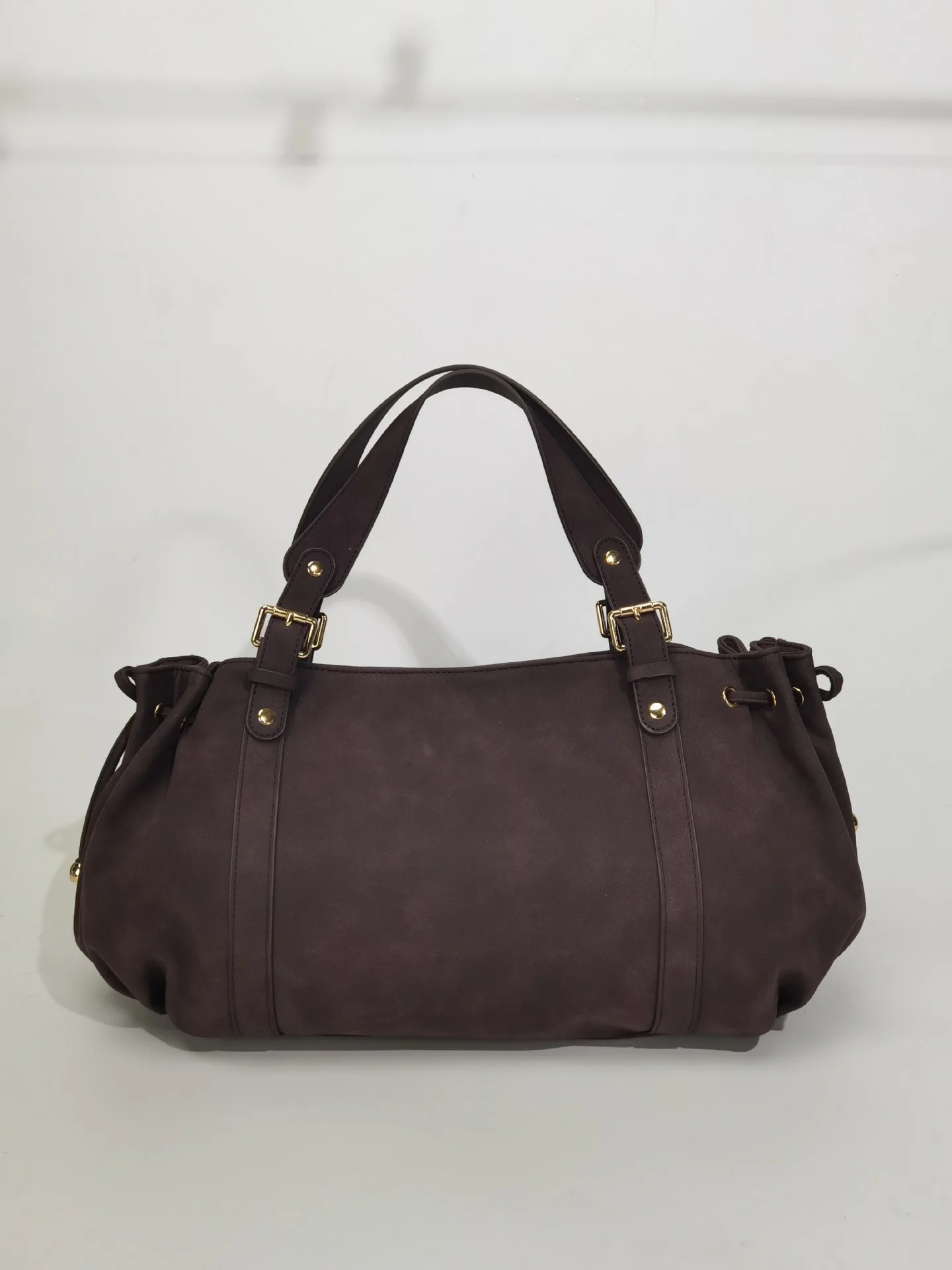 Усовершенствованная женская сумка в стиле ретро, новинка 2025 года, текстурированная матовая сумка через плечо с большой вместительностью, дорожная сумка-тоут
Усовершенствованная женская сумка в стиле ретро, новинка 2025 года, текстурированная матовая сумка через плечо с большой вместительностью, дорожная сумка-тоут