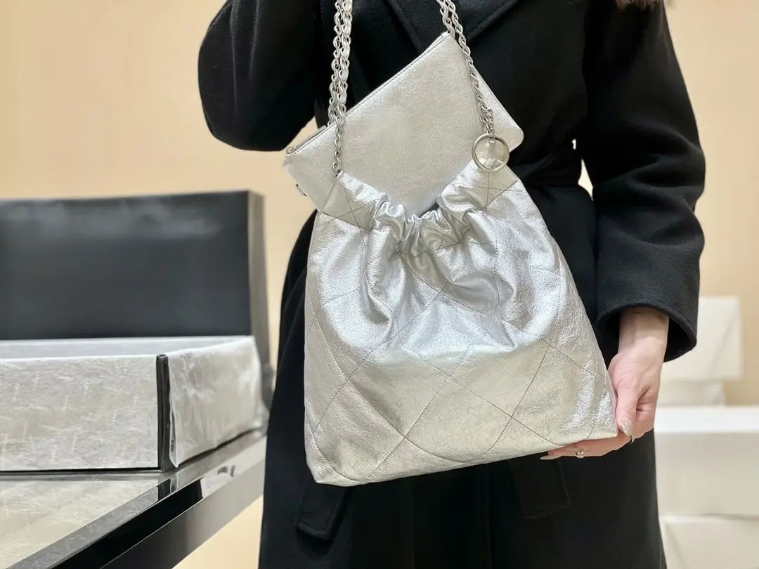 New Urban Minimalist Diamond Grid Chain Bag Garbage Bag Women's Double Shoulder Bag Soft Material
New Urban Minimalist Diamond Grid Chain Bag Garbage Bag Women's Double Shoulder Bag Soft Material