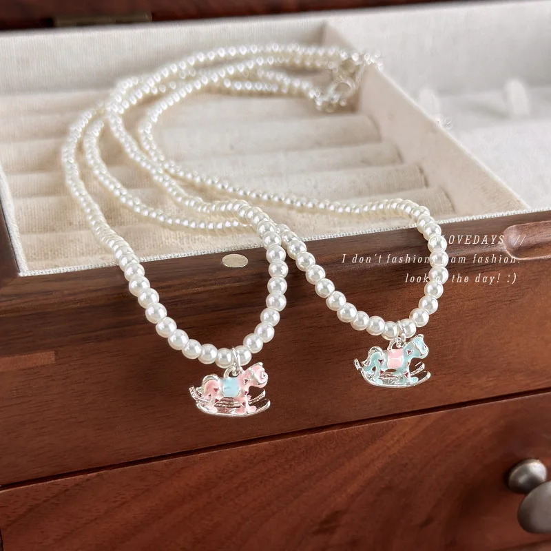 Enamel Rocking Horse Pendant Pearl Necklace Colorful Cute Premium Exquisite Fashionable Collarbone Chain For Women Daily Party
Enamel Rocking Horse Pendant Pearl Necklace Colorful Cute Premium Exquisite Fashionable Collarbone Chain For Women Daily Party