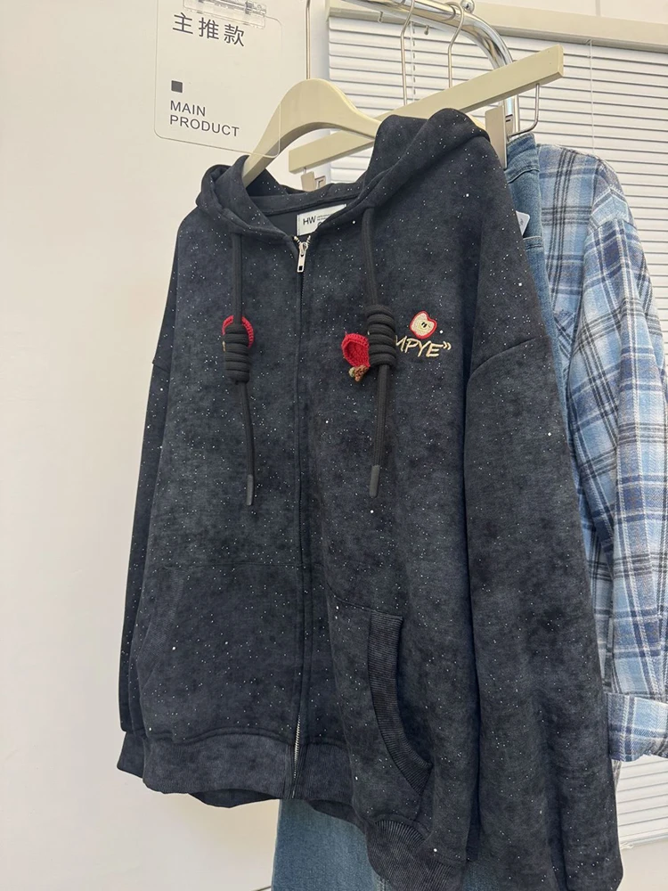 Пальто с капюшоном с вышивкой яблока Y2K, модная уличная одежда, свободная куртка на молнии, осенняя звезда, украшение, универсальная толстовка, верхняя одежда, новинка
Пальто с капюшоном с вышивкой яблока Y2K, модная уличная одежда, свободная куртка на молнии, осенняя звезда, украшение, универсальная толстовка, верхняя одежда, новинка