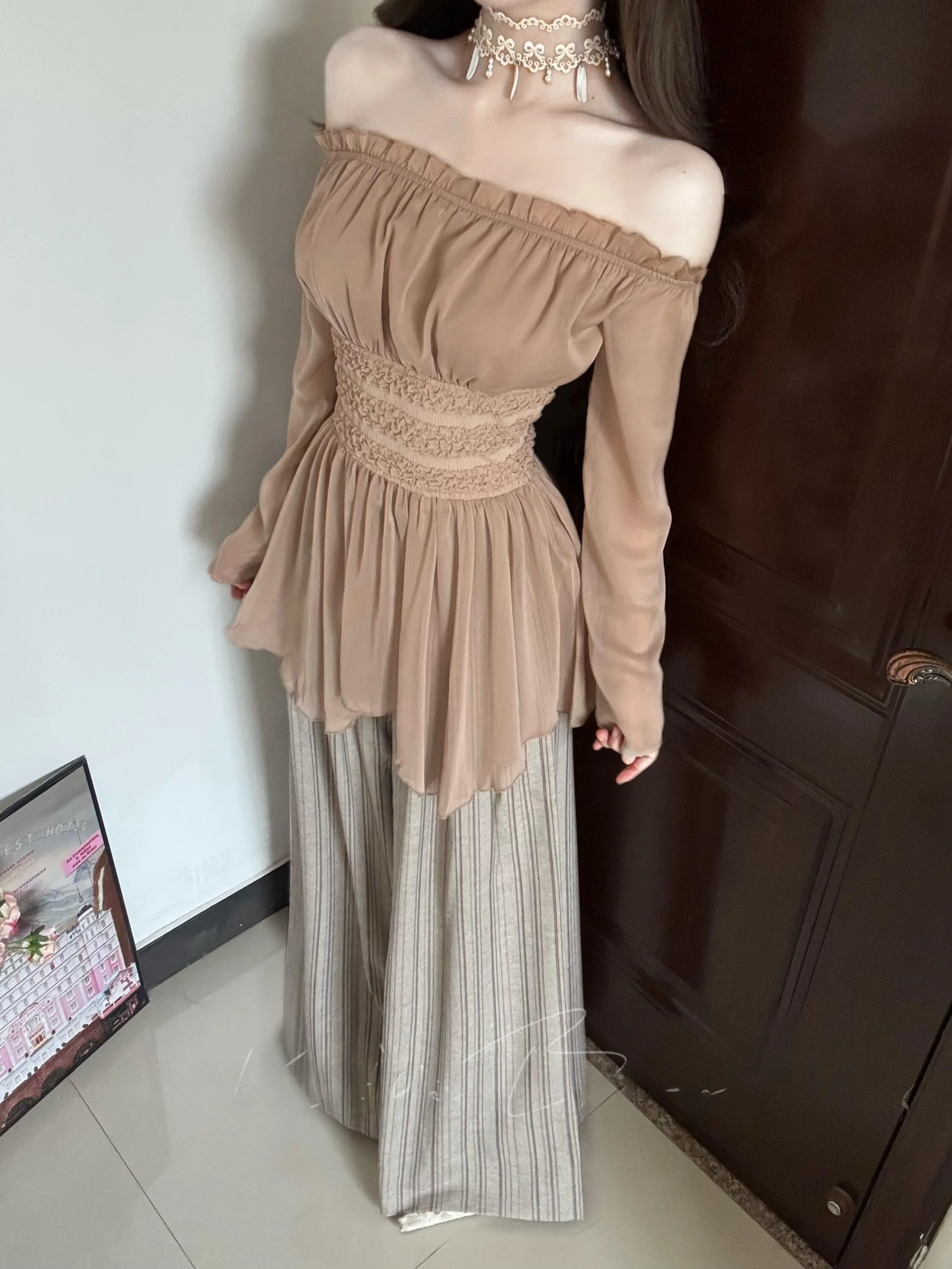 Elegant Spring Summer New Style Women's Shirt Shoulder Bared Chiffon Top Slimming Waist Design Korean Loose Fit Long Sleeve
Elegant Spring Summer New Style Women's Shirt Shoulder Bared Chiffon Top Slimming Waist Design Korean Loose Fit Long Sleeve