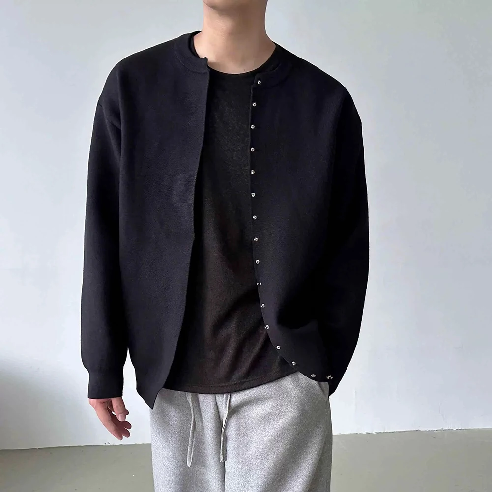 Мужской дизайн с заклепками и заниженными плечами, тяжелый вязаный кардиган, универсальный свитер, куртка 
Мужской дизайн с заклепками и заниженными плечами, тяжелый вязаный кардиган, универсальный свитер, куртка