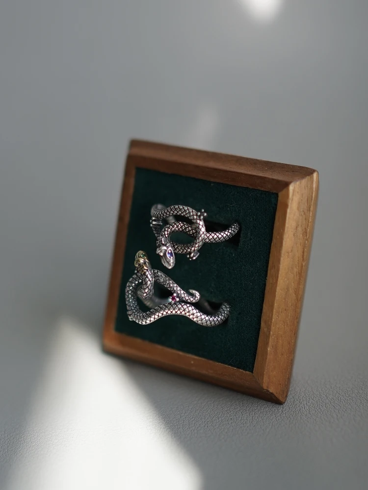 Original Design 925 Sterling Silver Thick Wrapped Snake Pattern Open Ring Individualistic Unisex Fashion Jewelry
Original Design 925 Sterling Silver Thick Wrapped Snake Pattern Open Ring Individualistic Unisex Fashion Jewelry
