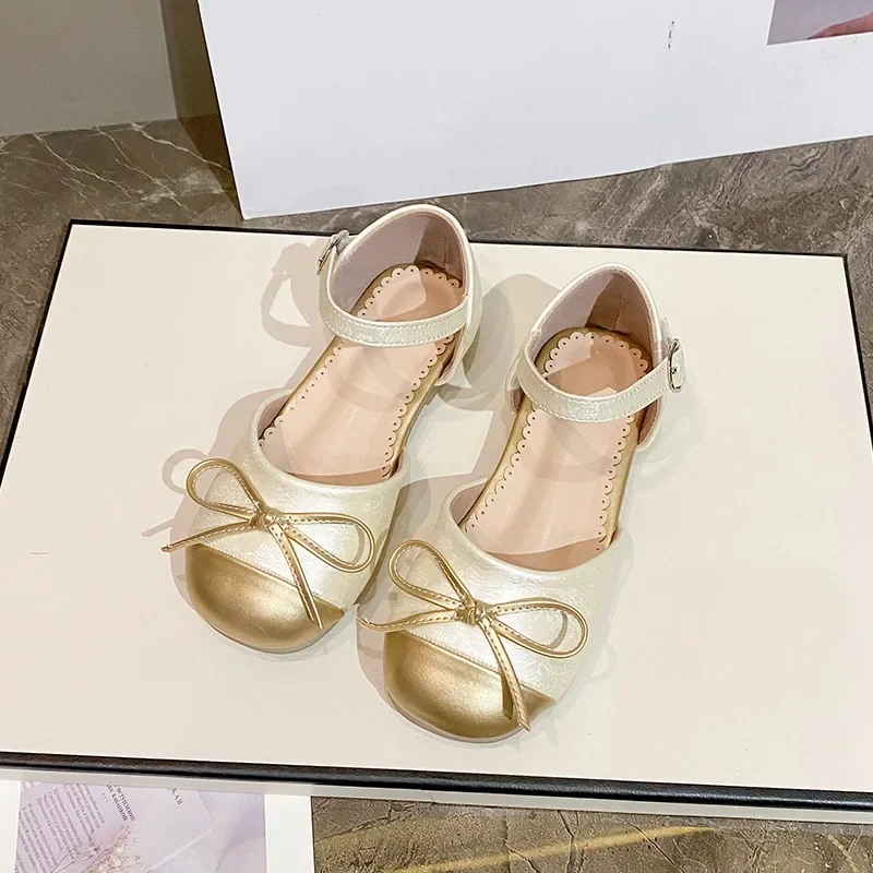 Children's Leather Shoes Fashion Bow Girls' Princess Sandals 2025 New Summer Soft Bottom Non Slip Flat Baby Casual Shoes
Children's Leather Shoes Fashion Bow Girls' Princess Sandals 2025 New Summer Soft Bottom Non Slip Flat Baby Casual Shoes