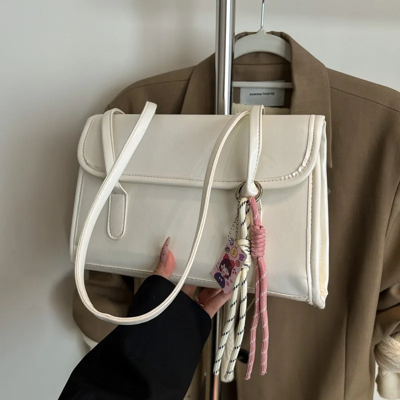 Popular large capacity underarm bag for women, spring/summer 2025 new style handbag, versatile and fashionable shoulder bag
Popular large capacity underarm bag for women, spring/summer 2025 new style handbag, versatile and fashionable shoulder bag