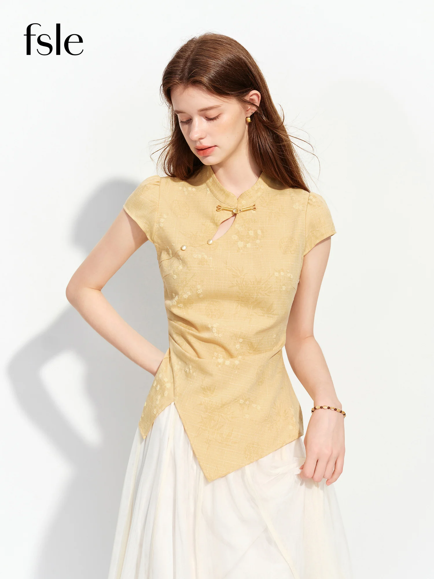 FSLE New Chinese Style Elegant Stand-up Collar Diagonal Placket Button-down Shirt Women Summer 2026 New Style Light Yellow Top
FSLE New Chinese Style Elegant Stand-up Collar Diagonal Placket Button-down Shirt Women Summer 2026 New Style Light Yellow Top
