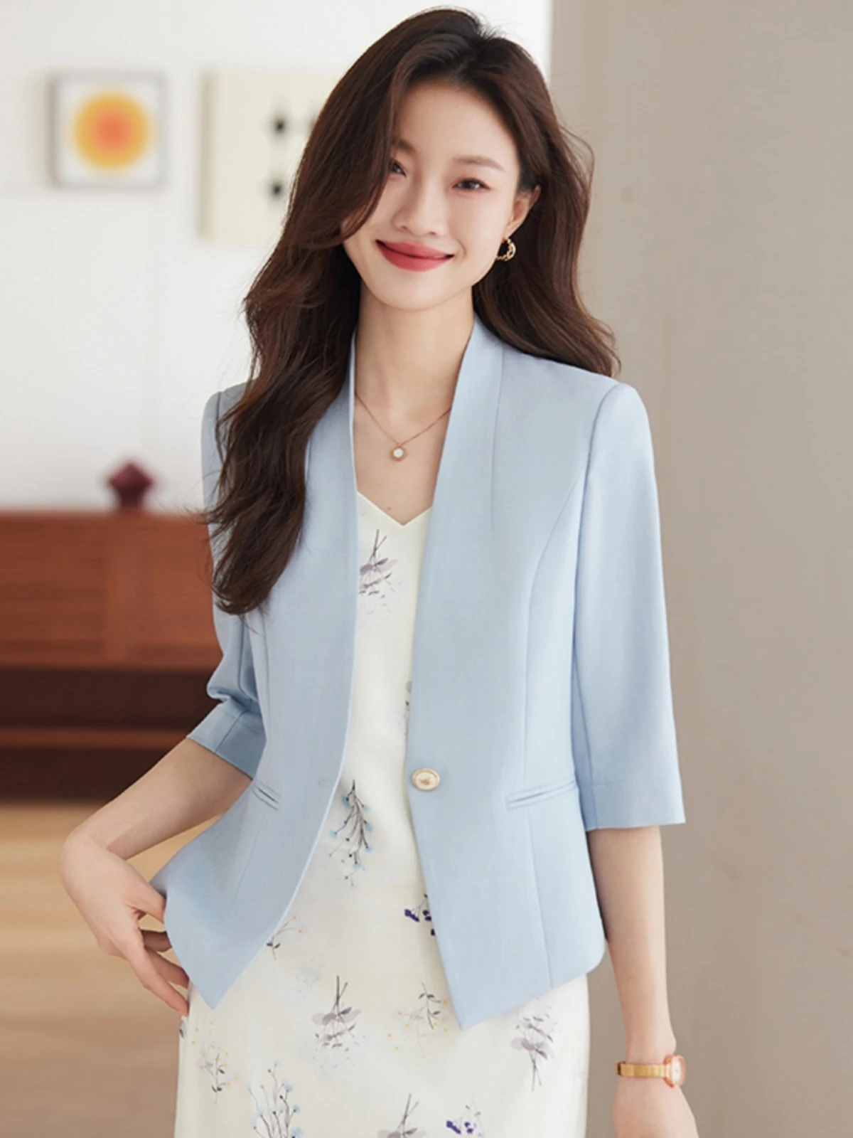 Summer Thin Seven-Quarter Sleeve Unisex Short Coat Female Style Polyester Fiber Casual Business Suit Large Size Blue Color
Summer Thin Seven-Quarter Sleeve Unisex Short Coat Female Style Polyester Fiber Casual Business Suit Large Size Blue Color