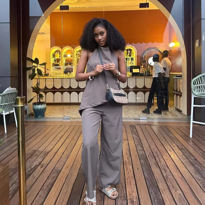 Women's Two-piece Solid Color Round Neck Sleeveless Top and Casual Pants Set for Summer 2025
Women's Two-piece Solid Color Round Neck Sleeveless Top and Casual Pants Set for Summer 2025
