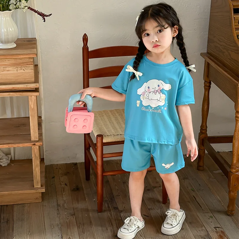 Sanrio hello kitty, летняя футболка с короткими рукавами, новая модная милая футболка с героями мультфильмов для девочек, комплект с шортами
Sanrio hello kitty, летняя футболка с короткими рукавами, новая модная милая футболка с героями мультфильмов для девочек, комплект с шортами