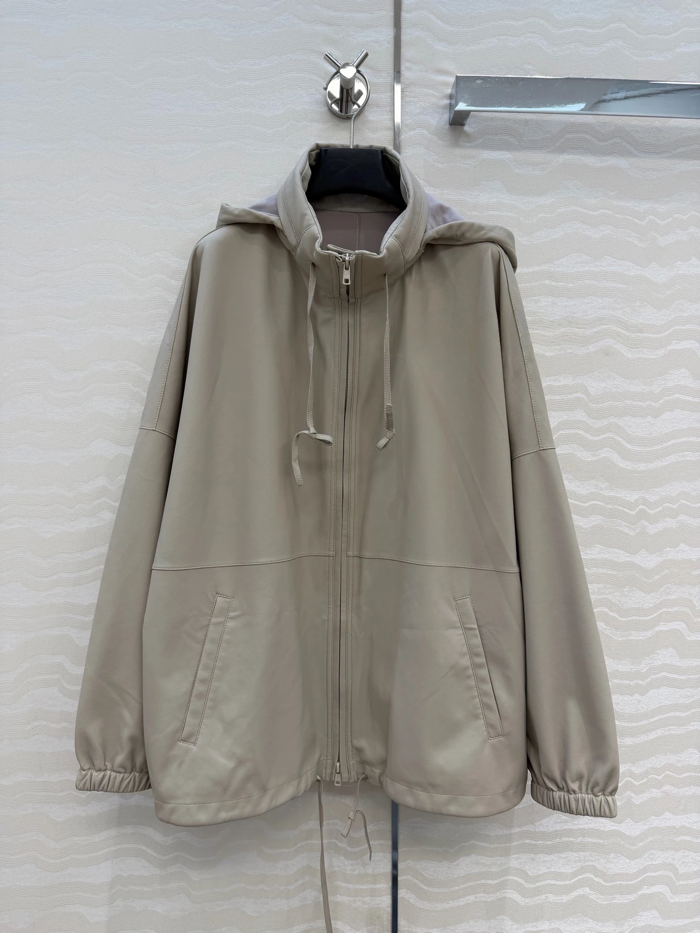 2026 Spring New Sheepskin Windbreaker Jacket, Sheepskin Material Hooded Windbreaker Jacket, Loose fit, High Quality
2026 Spring New Sheepskin Windbreaker Jacket, Sheepskin Material Hooded Windbreaker Jacket, Loose fit, High Quality