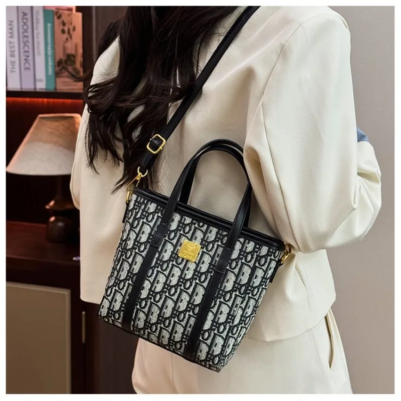 Fashionable Diaper Bag Vintage Stylish Clutch Mini Crossbody Handbag For Ladies Messenger Purse Leather Design
Fashionable Diaper Bag Vintage Stylish Clutch Mini Crossbody Handbag For Ladies Messenger Purse Leather Design