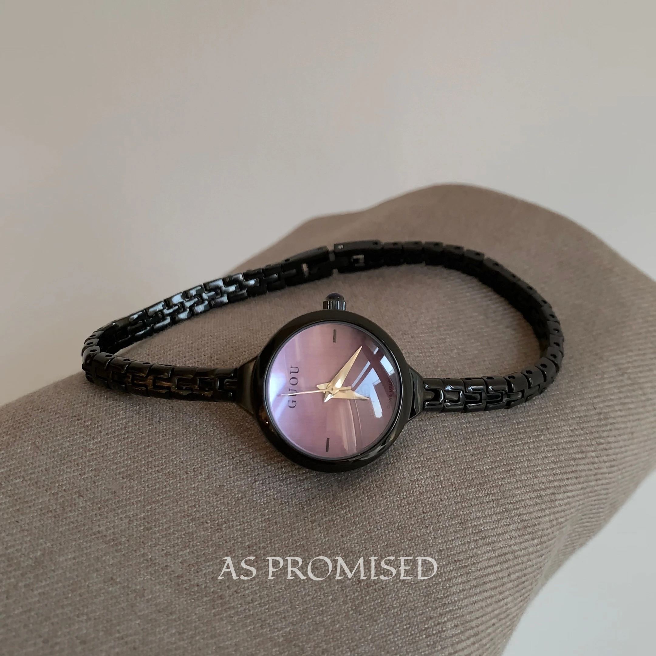 A sophisticatedcoolstylishand versatile quartz watch with a black and purple dial and chain strapA high-end selection of watches
A sophisticatedcoolstylishand versatile quartz watch with a black and purple dial and chain strapA high-end selection of watches