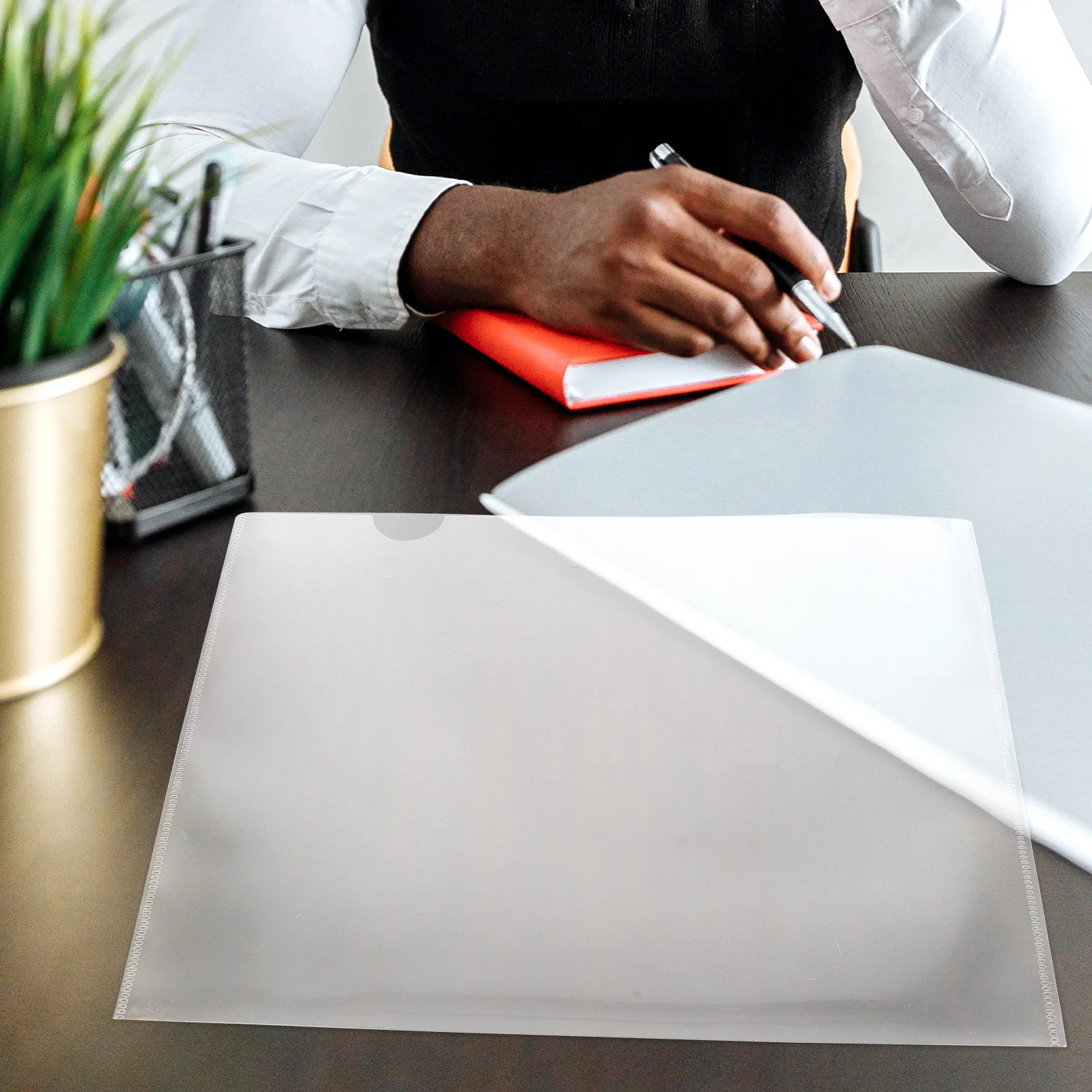 10Pcs A4 File Folders Clear Document Organizer PP Material Portable Storage for Office Study Document Folder
10Pcs A4 File Folders Clear Document Organizer PP Material Portable Storage for Office Study Document Folder