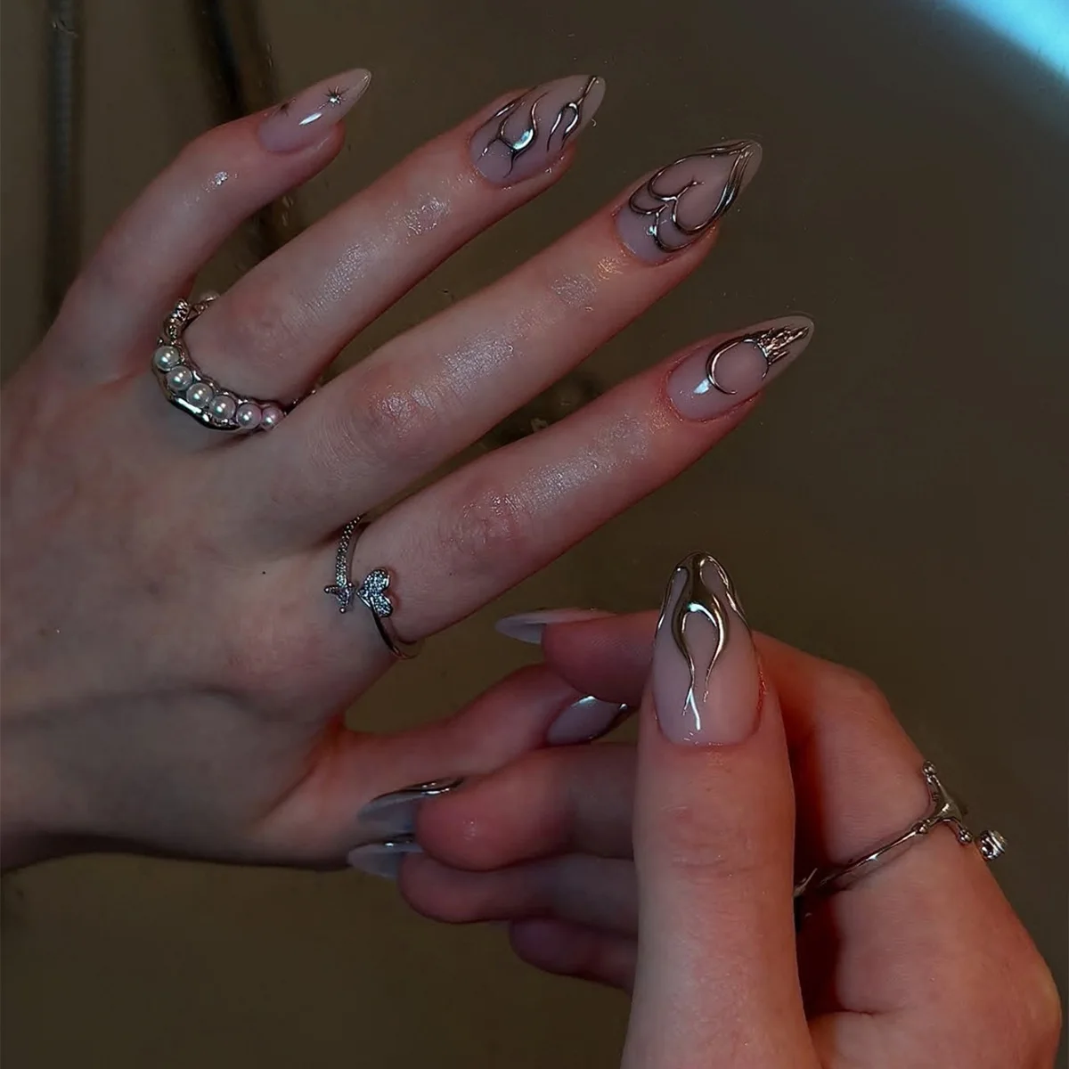 24Pcs Mid-length Almond Fake Nails 3D Silver Flame Heart Line with Design False Nails Press on Detachable Full Cover Nails Tips
24Pcs Mid-length Almond Fake Nails 3D Silver Flame Heart Line with Design False Nails Press on Detachable Full Cover Nails Tips