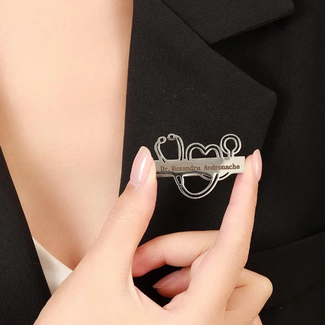 Personalized Engraved Name Stethoscope Brooch For Women Men Customized Name Text Nurse&Doctor Lapel Pin Brooch Jewelry Gift
Personalized Engraved Name Stethoscope Brooch For Women Men Customized Name Text Nurse&Doctor Lapel Pin Brooch Jewelry Gift
