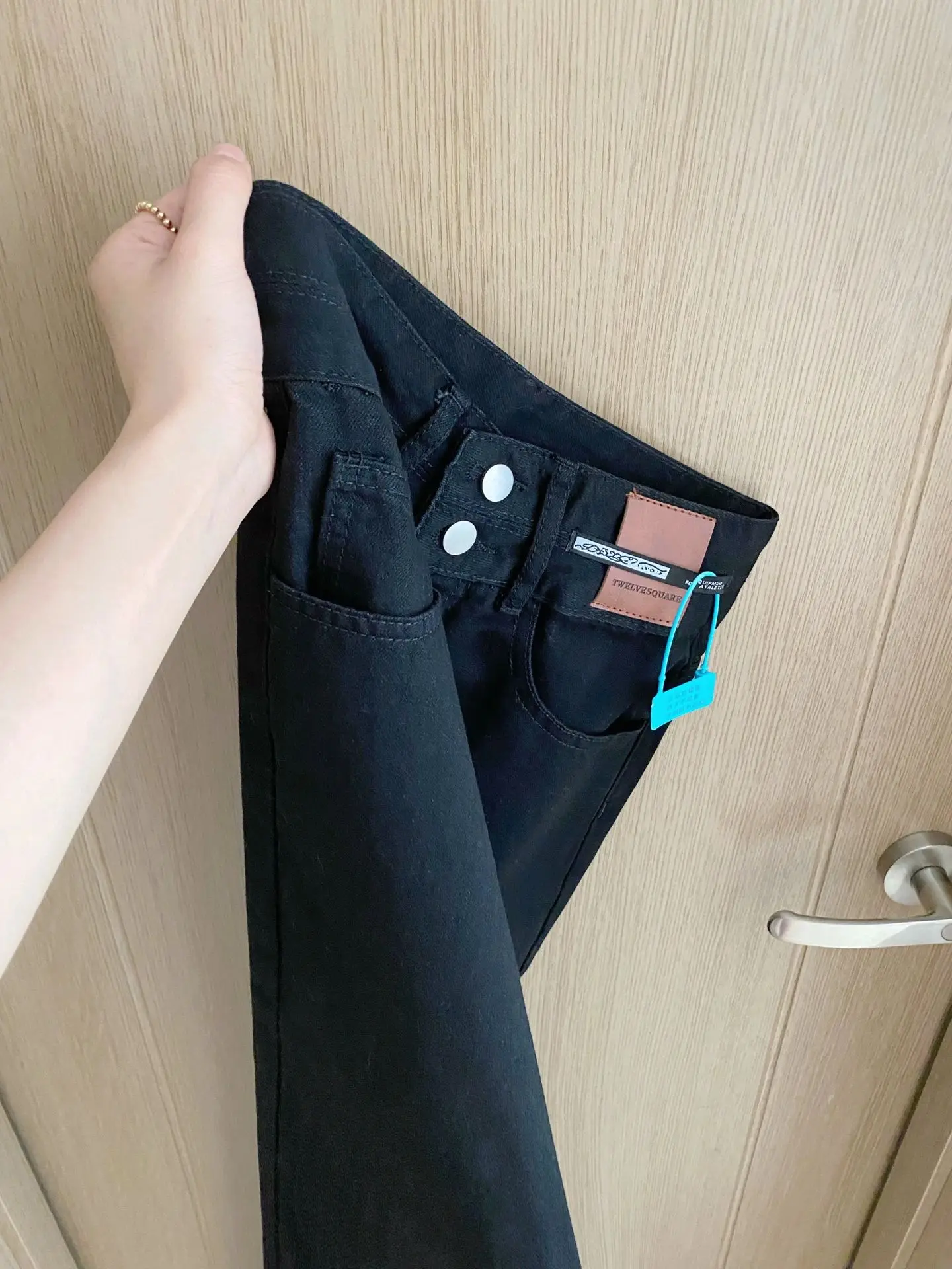 Прямые джинсовые джинсы с высокой талией для женщин, грушевидное тело, большие размеры, свободные утягивающие брюки длиной до пола
Прямые джинсовые джинсы с высокой талией для женщин, грушевидное тело, большие размеры, свободные утягивающие брюки длиной до пола