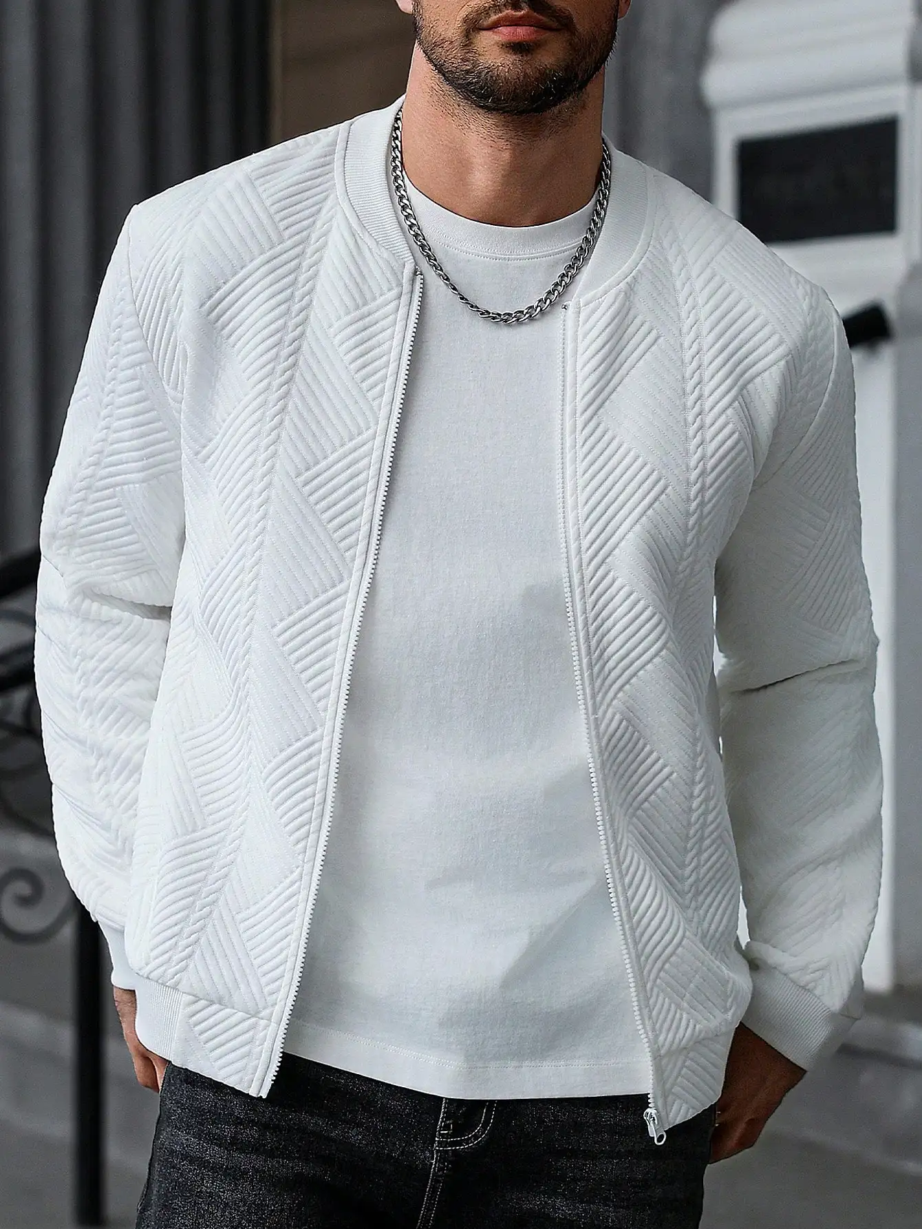 Мужская белая стеганая куртка-бомбер на молнии для повседневной носки и выходов на выходные
Мужская белая стеганая куртка-бомбер на молнии для повседневной носки и выходов на выходные