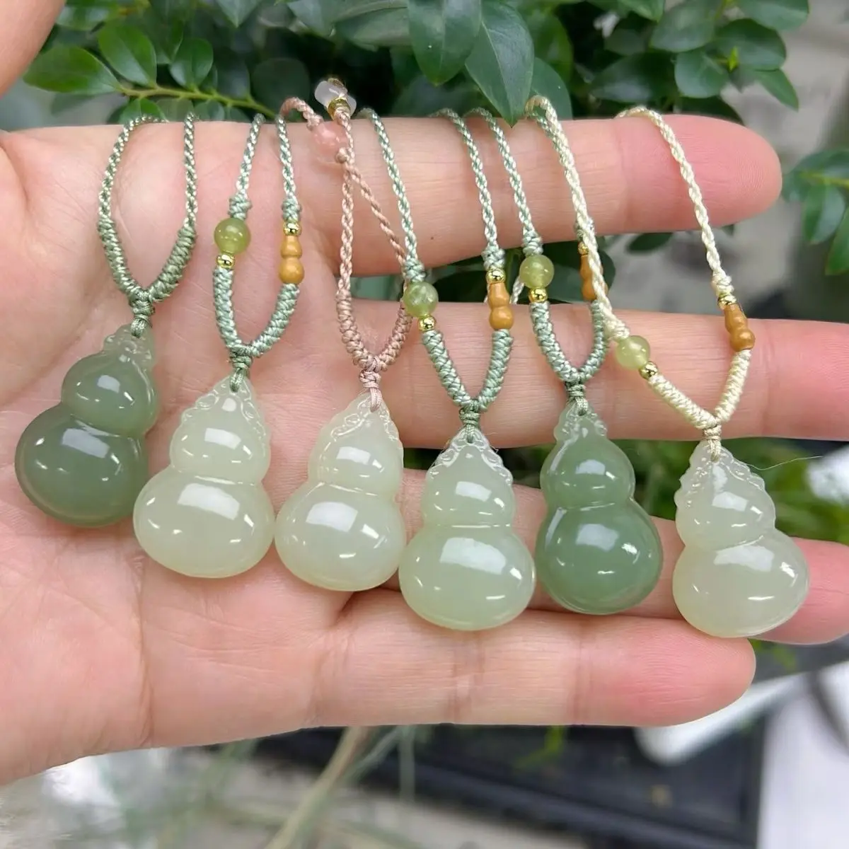 Fulu Shuangquan! Natural Hetian jade gourd necklace, clear water jade pendant, versatile white collarbone chain for girlfriends
Fulu Shuangquan! Natural Hetian jade gourd necklace, clear water jade pendant, versatile white collarbone chain for girlfriends