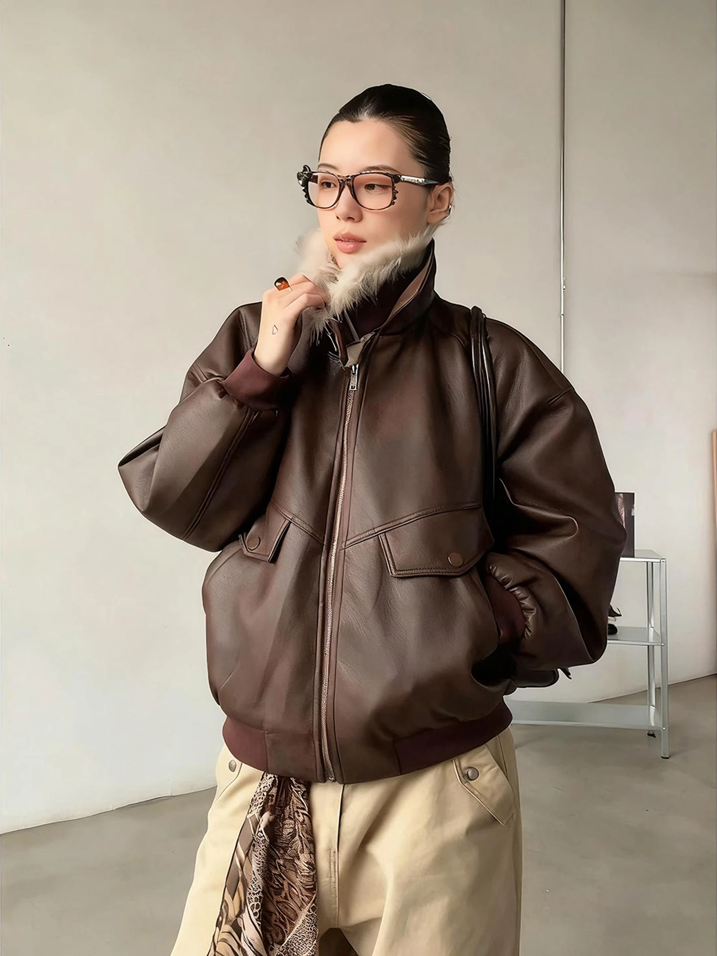 Thiened Brown PU Leather Cotton Jaet for Men And Women Winter Warm Coat with Fur Collar Retro Patchwork Mountain Eagle Ou...
Thiened Brown PU Leather Cotton Jaet for Men And Women Winter Warm Coat with Fur Collar Retro Patchwork Mountain Eagle Ou...