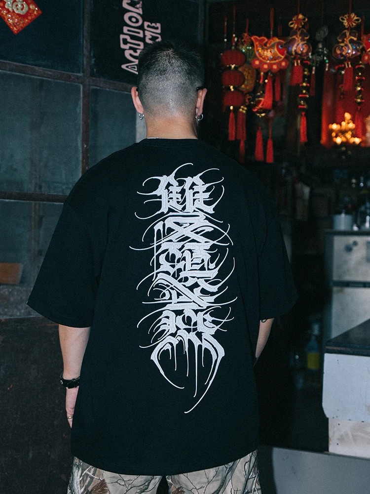 Street Style Tattoo Artist Lion West Coast LA Chicano Body Art Chinese Character Calligraphy T-Shirt Cotton Casual round Neck...
Street Style Tattoo Artist Lion West Coast LA Chicano Body Art Chinese Character Calligraphy T-Shirt Cotton Casual round Neck...