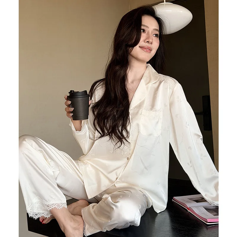 New high-grade pajamas Jacquard long-sleeved lace household clothes lace lace cardigan suit pants
New high-grade pajamas Jacquard long-sleeved lace household clothes lace lace cardigan suit pants