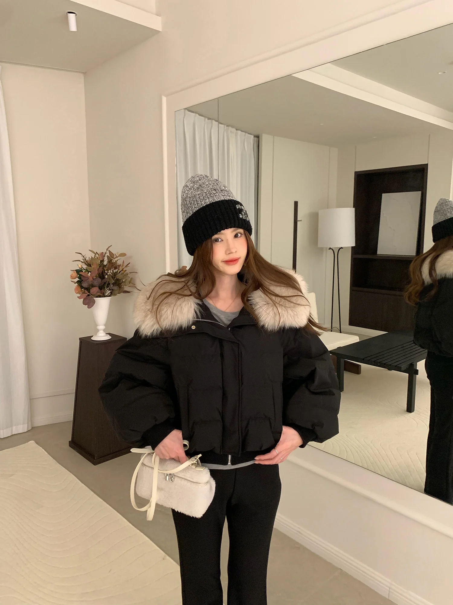 HuaHua Thickened Snow Peak down Jacket Lightweight Fur Collar Warm Winter Women's Korean Style Loose Fit Duck down Coat
HuaHua Thickened Snow Peak down Jacket Lightweight Fur Collar Warm Winter Women's Korean Style Loose Fit Duck down Coat