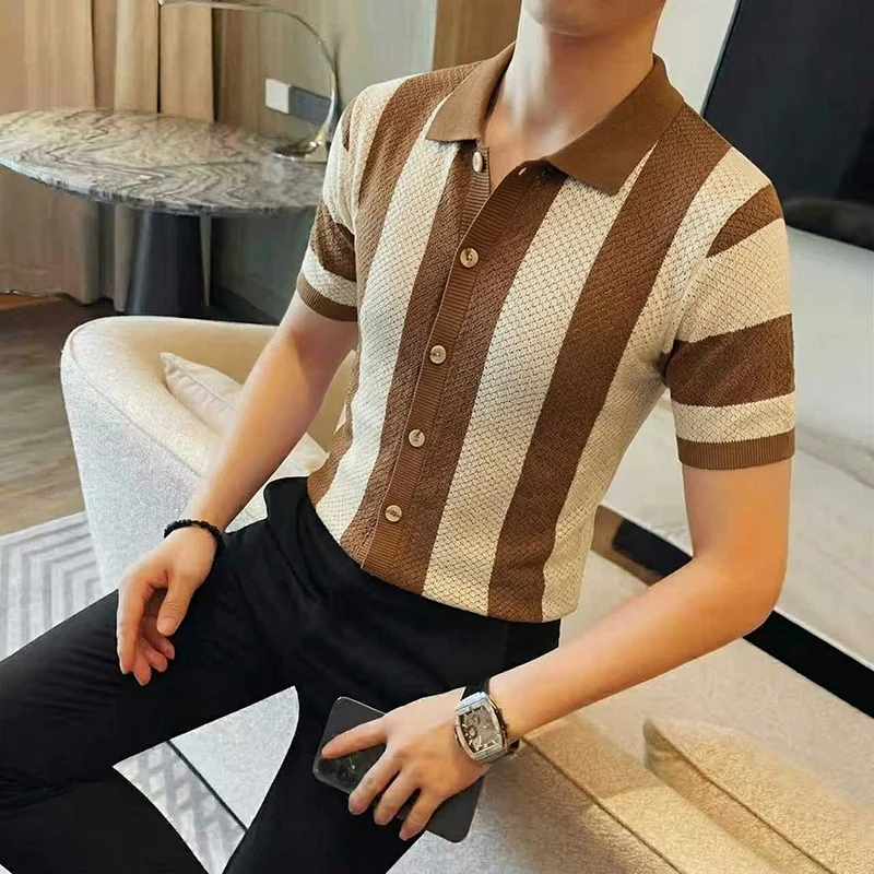 Retro Striprf Contrasting Ice Silk Knitted Cardigan Men Short Sleeved Casual Business T-shirt Social Streetwear POLO Shirts
Retro Striprf Contrasting Ice Silk Knitted Cardigan Men Short Sleeved Casual Business T-shirt Social Streetwear POLO Shirts