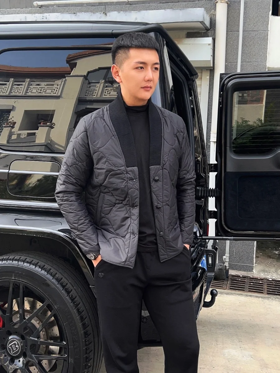 Мужское хлопковое пальто приталенного кроя с ромбовидным узором, тонкое зимнее пальто с хлопковой подкладкой, повседневное теплое пальто, гарантированное
Мужское хлопковое пальто приталенного кроя с ромбовидным узором, тонкое зимнее пальто с хлопковой подкладкой, повседневное теплое пальто, гарантированное