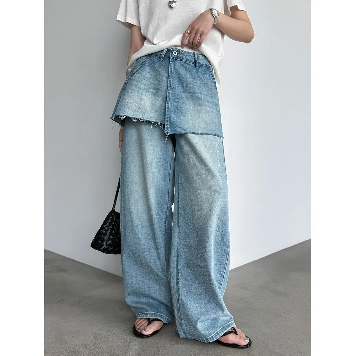 SuperAen Korean-style Retro Patchwork Denim Skirt Pants for Women Summer 2026 New Fashion Wide-leg Pants
SuperAen Korean-style Retro Patchwork Denim Skirt Pants for Women Summer 2026 New Fashion Wide-leg Pants
