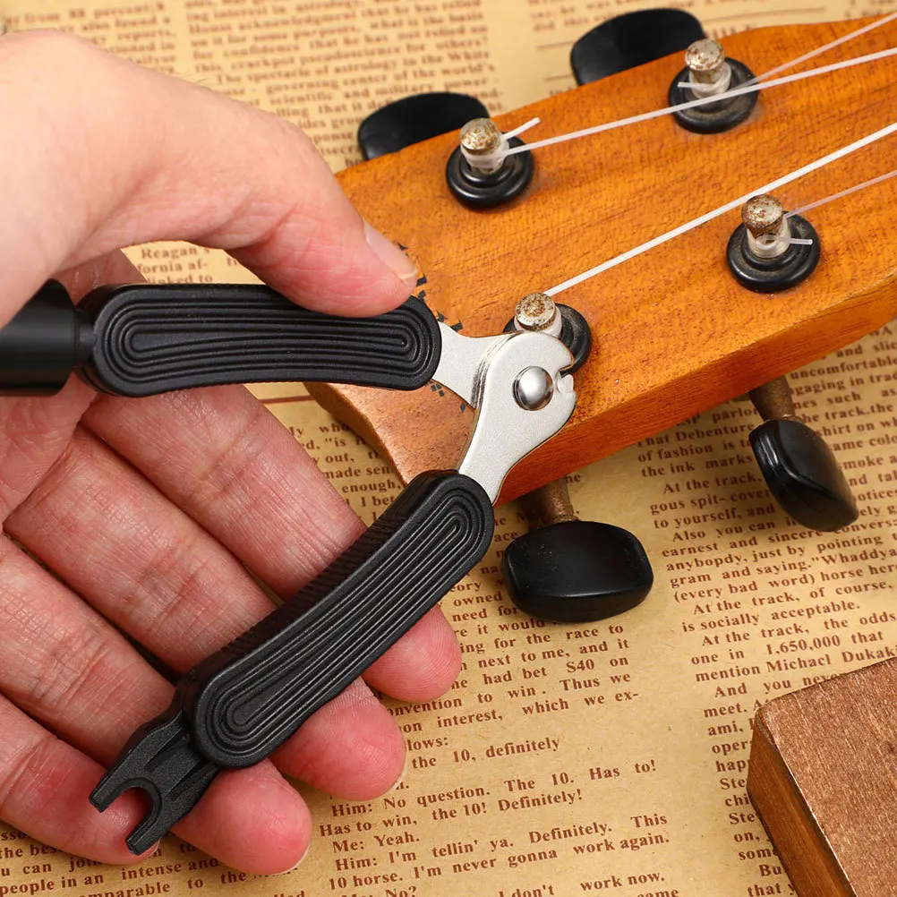 2Pcs Guitar String Winder 3in1 Multi-Functional Bridge Pin Puller String Cutter Tool for Acoustic Electric Guitar Maintenance 
2Pcs Guitar String Winder 3in1 Multi-Functional Bridge Pin Puller String Cutter Tool for Acoustic Electric Guitar Maintenance