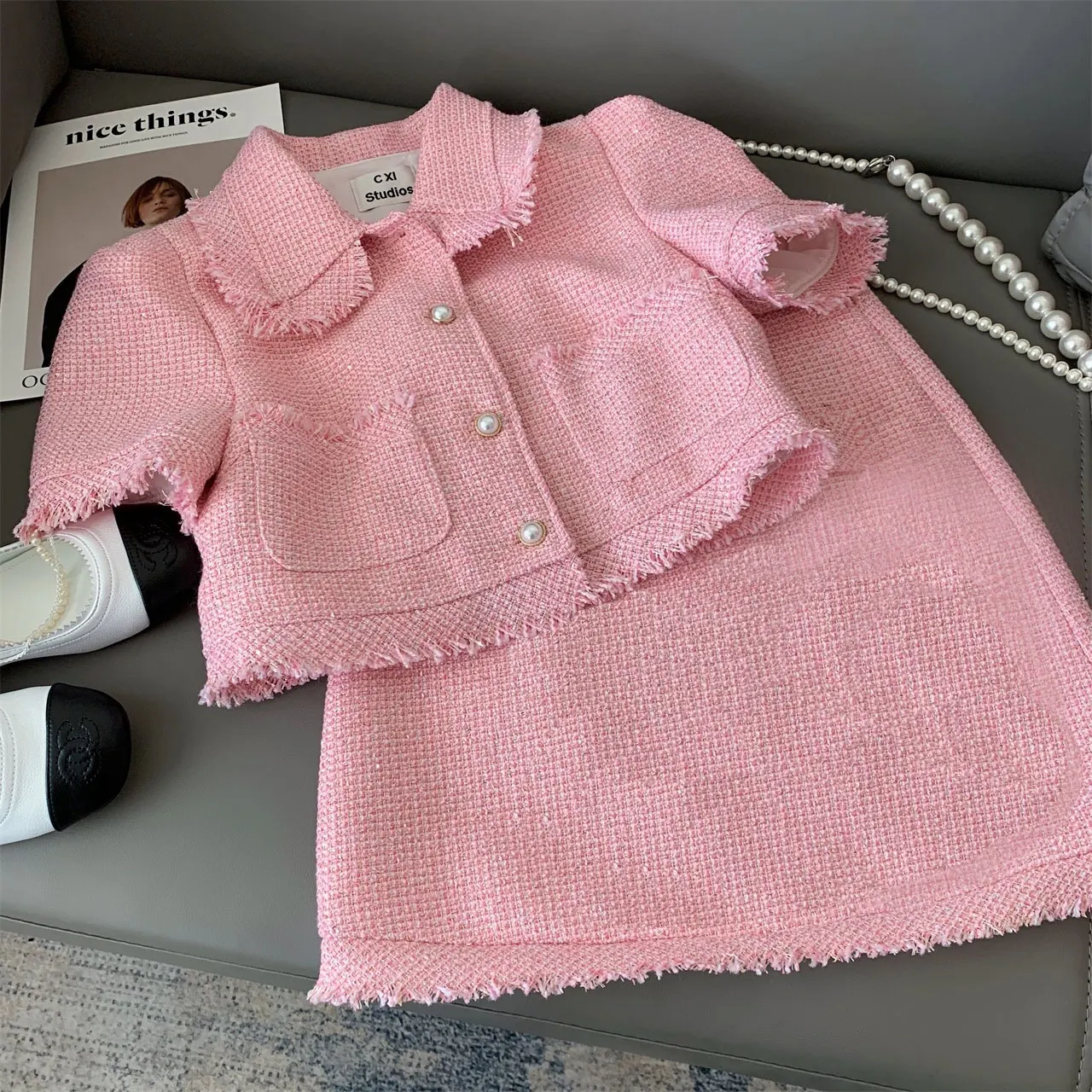 High Quality Female Elegant Sirt Suit 2022 New Fashion Tweed Two Peice Set Women Crop Top Mini Skirt Set Two Piece Outfits
High Quality Female Elegant Sirt Suit 2022 New Fashion Tweed Two Peice Set Women Crop Top Mini Skirt Set Two Piece Outfits