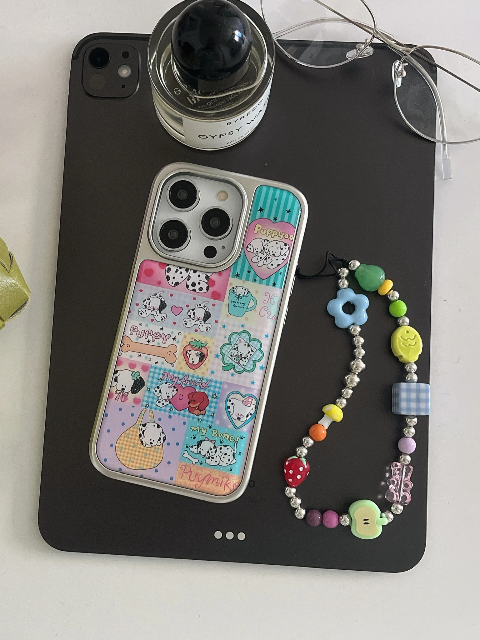 Cute Colorful Spotted Dog Phone Case for iPhone13/14/15/16 pro Max with Silver Splicing Bracelet Design Durable Protective Cover
Cute Colorful Spotted Dog Phone Case for iPhone13/14/15/16 pro Max with Silver Splicing Bracelet Design Durable Protective Cover