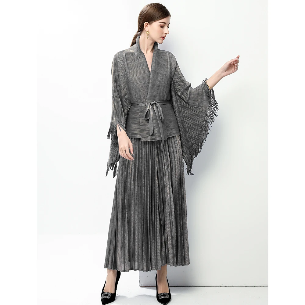 Осенний женский комплект из 2 предметов, плиссированное платье с рукавами «летучая мышь» и завязкой на талии, платье-жилет с кисточками, универсальный стильный наряд 
Осенний женский комплект из 2 предметов, плиссированное платье с рукавами «летучая мышь» и завязкой на талии, платье-жилет с кисточками, универсальный стильный наряд