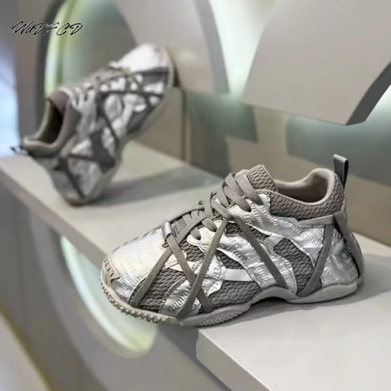 Массивные кроссовки, мужские дизайнерские туфли на нижней платформе, модные повседневные дышащие туфли из спилка с увеличенной внутренней платформой
Массивные кроссовки, мужские дизайнерские туфли на нижней платформе, модные повседневные дышащие туфли из спилка с увеличенной внутренней платформой