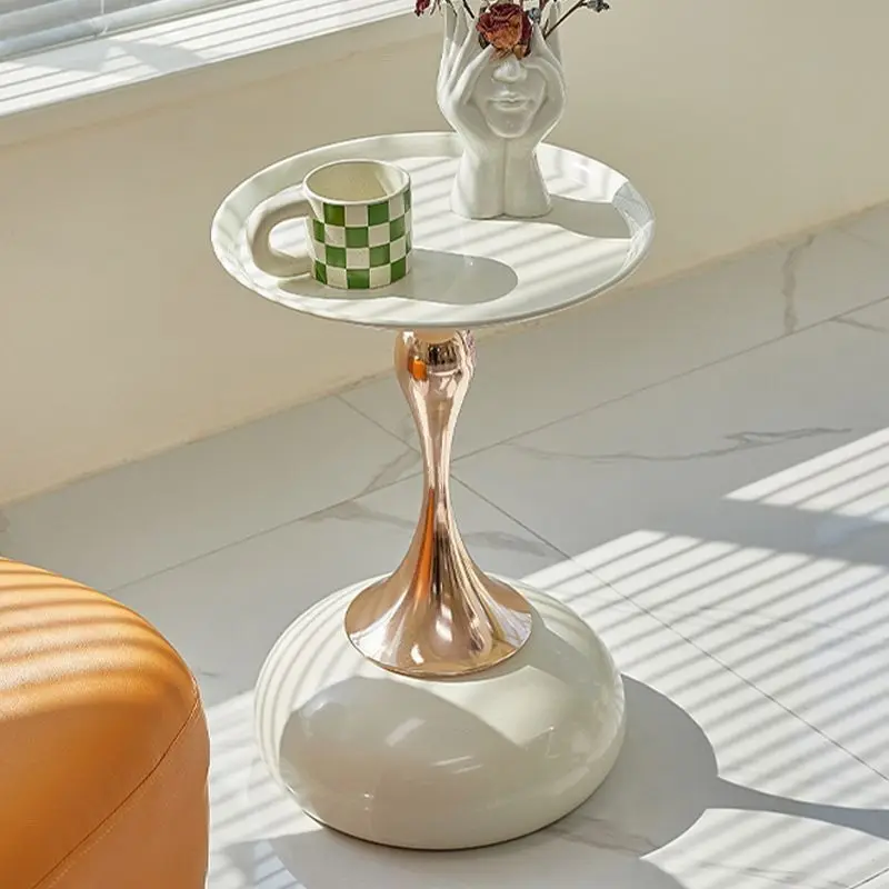 Luxury small waist sofa side table modern creative living room coffee table simple small metal corner table
Luxury small waist sofa side table modern creative living room coffee table simple small metal corner table
