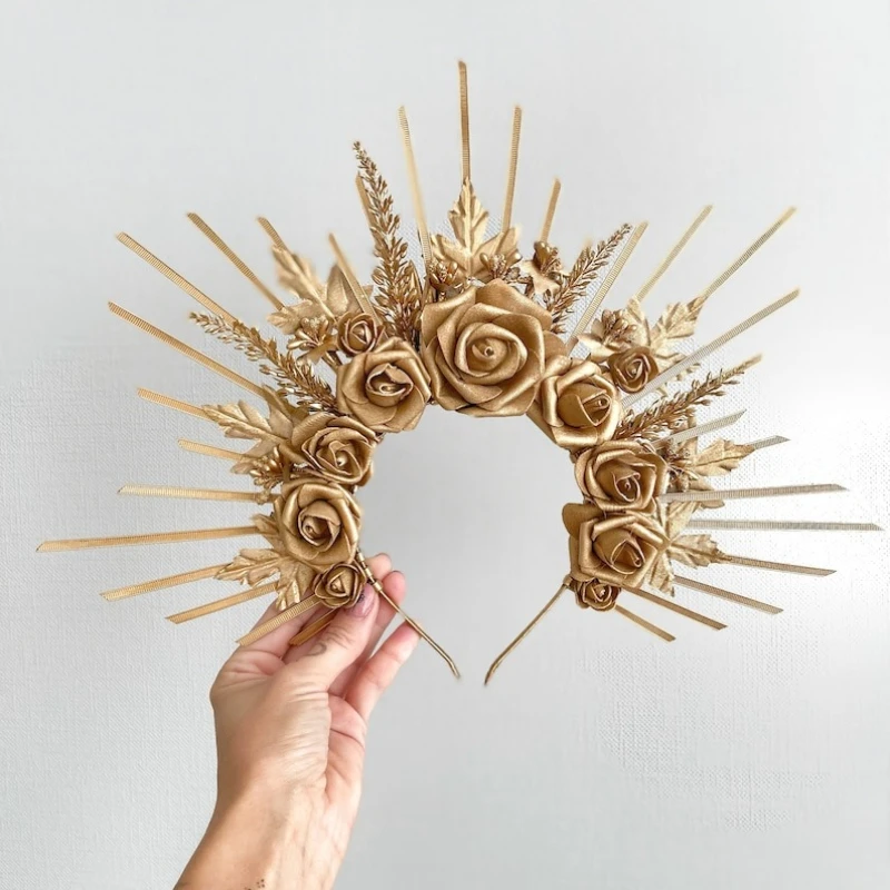 Золотая корона-солнечный венок для женщин, корона-ободок с золотыми розами, повязка на голову «Богиня», повязка на голову для фотосессии беременных, осенняя корона
Золотая корона-солнечный венок для женщин, корона-ободок с золотыми розами, повязка на голову «Богиня», повязка на голову для фотосессии беременных, осенняя корона