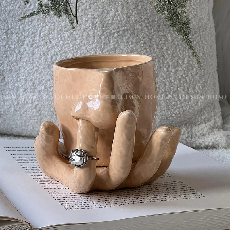 Interesting Nose Digging Ceramic Tray Creative Palm Storage Stand Jewelry Storage Makeup Brush Storage Bucket Home Decor
Interesting Nose Digging Ceramic Tray Creative Palm Storage Stand Jewelry Storage Makeup Brush Storage Bucket Home Decor