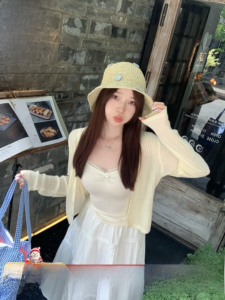 Женский летний комплект Su San San: тонкий вязаный кардиган с V-образным вырезом и укороченный свитер для защиты от солнца
Женский летний комплект Su San San: тонкий вязаный кардиган с V-образным вырезом и укороченный свитер для защиты от солнца