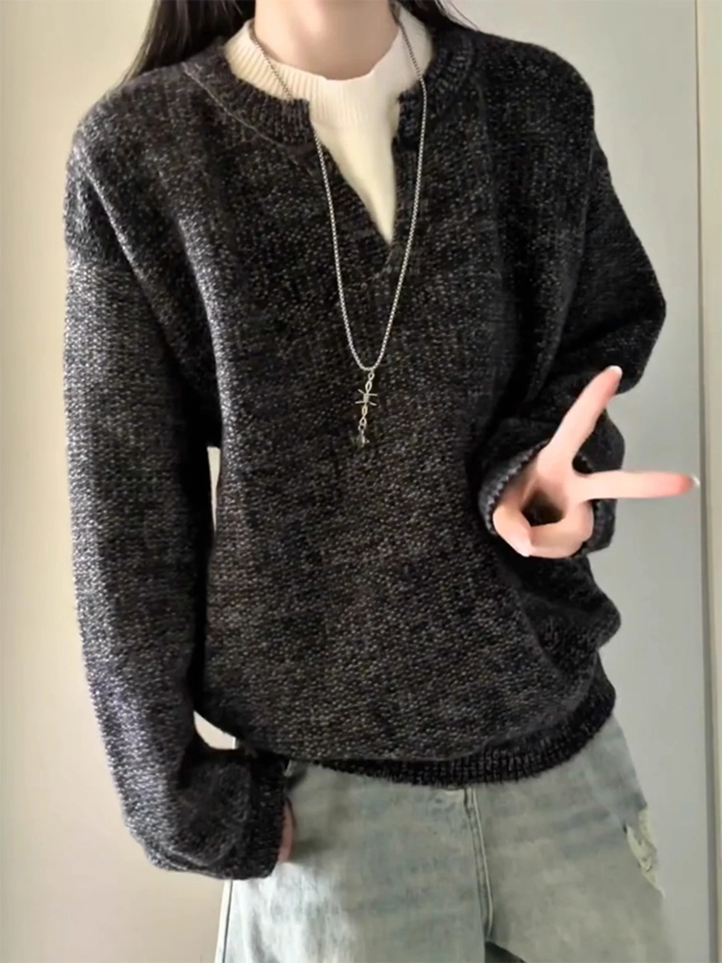 Американский ретро-свитер унисекс с V-образным вырезом, имитация двухслойности, осенне-зимний, вязаный, свободного кроя, с длинными рукавами
Американский ретро-свитер унисекс с V-образным вырезом, имитация двухслойности, осенне-зимний, вязаный, свободного кроя, с длинными рукавами