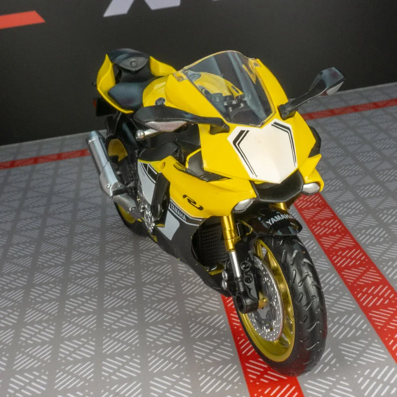 Модель мотоцикла Yamaha YZF-R1 в масштабе 1:12, статическая, коллекционная, настольное украшение, подарок для мотоциклистов.
Модель мотоцикла Yamaha YZF-R1 в масштабе 1:12, статическая, коллекционная, настольное украшение, подарок для мотоциклистов.