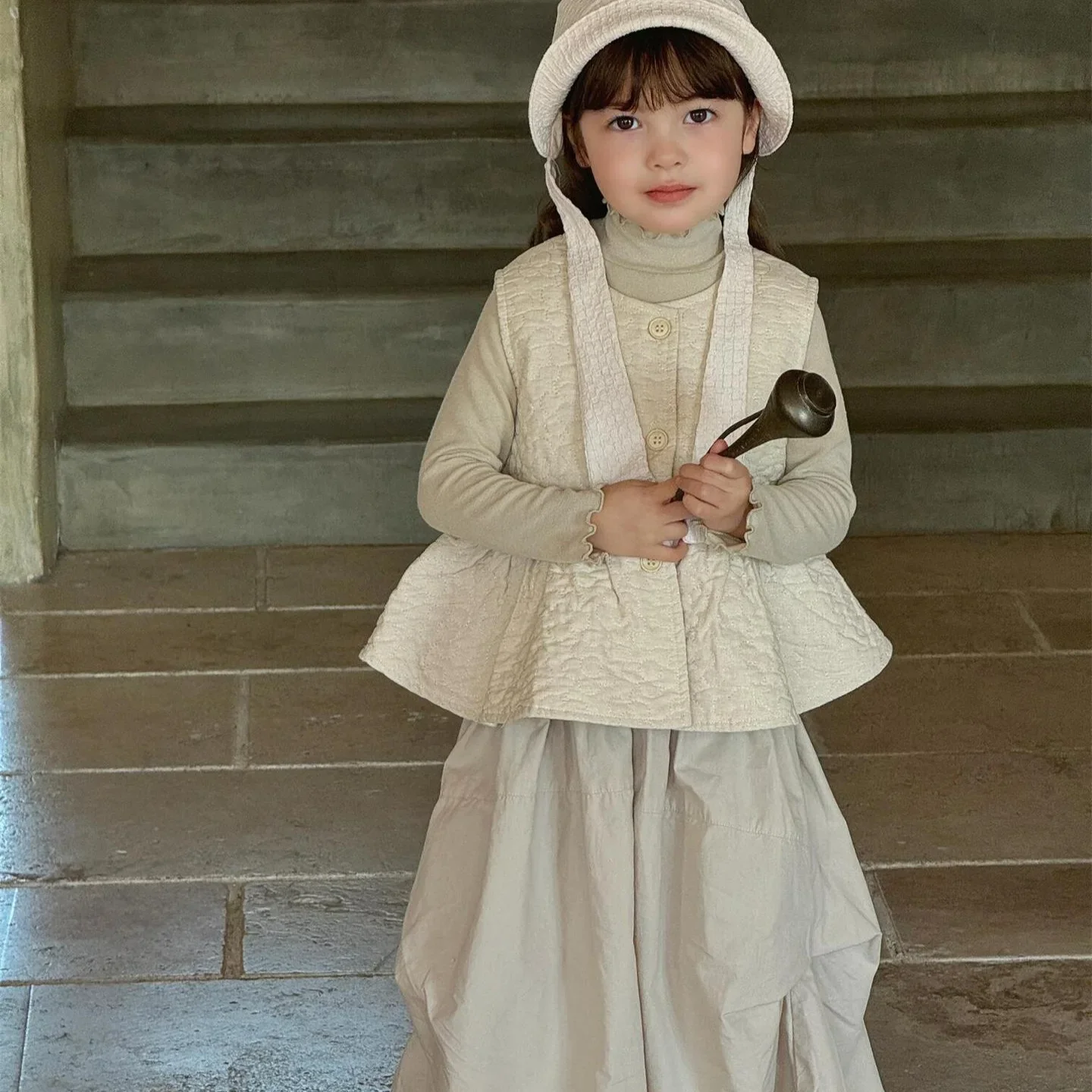 Vest Korean Childrens Clothing Autumn New Girl Solid Color Thin and Light Cotton Simple 2024 Loose Coat Lovely Solid
Vest Korean Childrens Clothing Autumn New Girl Solid Color Thin and Light Cotton Simple 2024 Loose Coat Lovely Solid