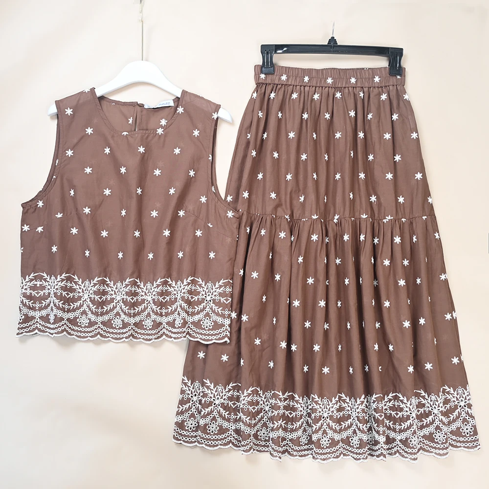 Summer New Women's Embroidered Sleeveless Top And Elastic Waist Skirt Set Fashionable Two-Piece Ensemble High Waist Design
Summer New Women's Embroidered Sleeveless Top And Elastic Waist Skirt Set Fashionable Two-Piece Ensemble High Waist Design